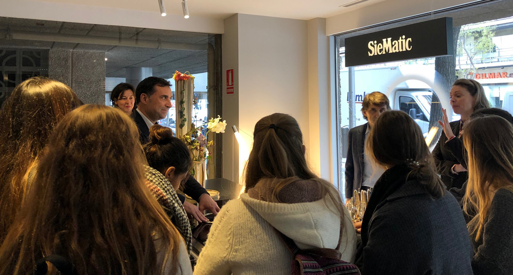 visita de alumnos de interiorismo de la universidad de Nebrija Madrid a ICONNO