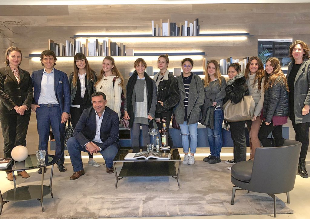 visita de alumnos de interiorismo de la universidad de Nebrija al showroom de ICONNO
