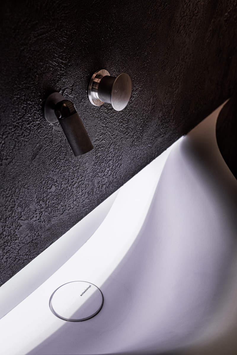 detalle lavabo para cavas de vino personalizadas